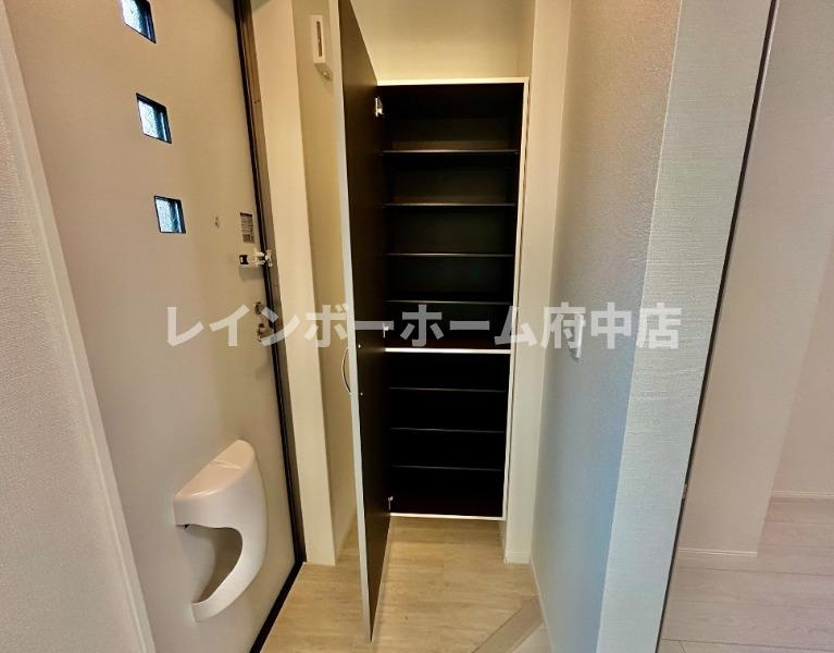 ラークスパーの玄関