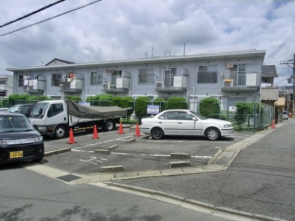 カーサ32の駐車場