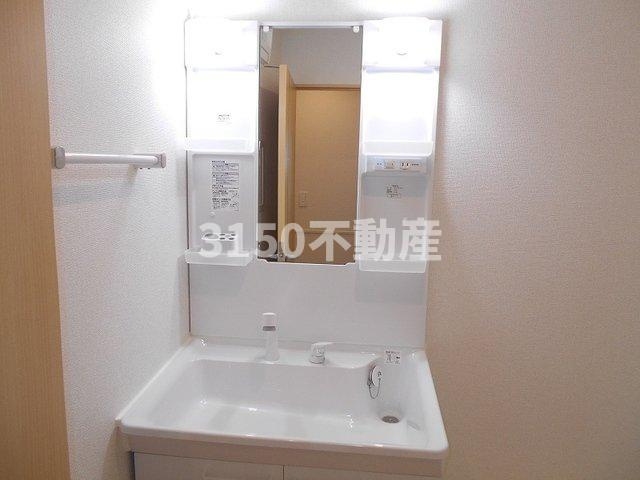 サンブライトⅠの洗面所|脱衣スペースもあります