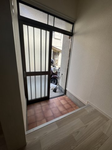 上神田2丁目辻本貸家の玄関
