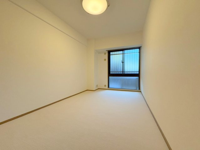 ラ・ビスタ宝塚エスティオ2番館の洋室|個人の部屋や寝室として使える洋室です