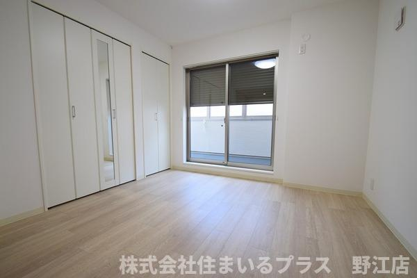 ピレーネ赤川の洋室