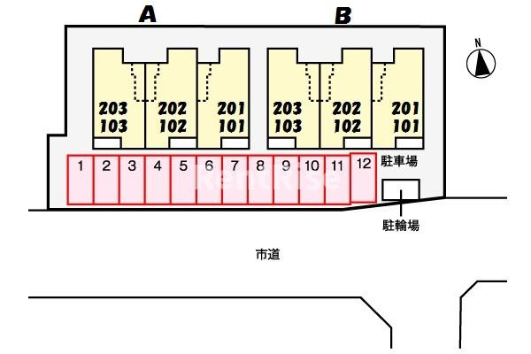 一宮市開明字西出のアパートの駐車場