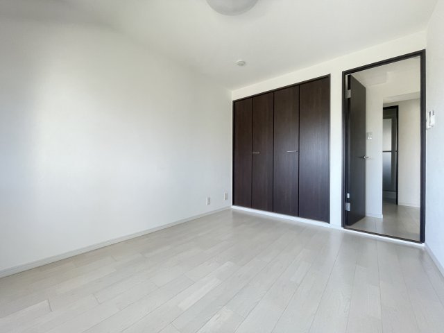寝屋川市三井が丘５丁目の賃貸マンションの居間・リビング