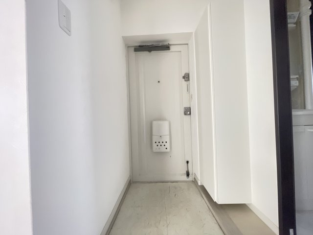 寝屋川市三井が丘５丁目の賃貸マンションの玄関