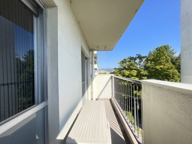 寝屋川市三井が丘５丁目の賃貸マンションのバルコニー