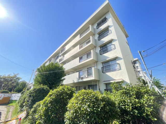 寝屋川市三井が丘５丁目の賃貸マンションの外観