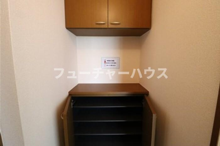 ロイヤルスクエア　Cの玄関