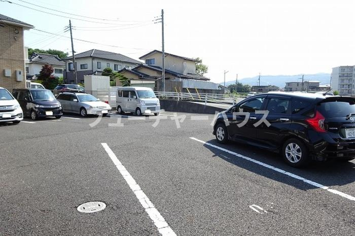 ロイヤルスクエア　Cの駐車場