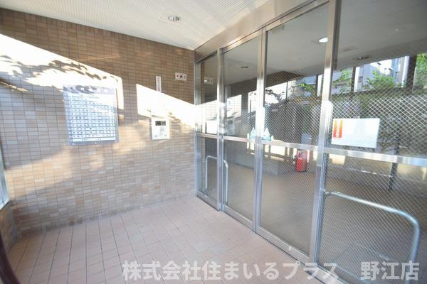 ラ・ピエール城東のエントランス