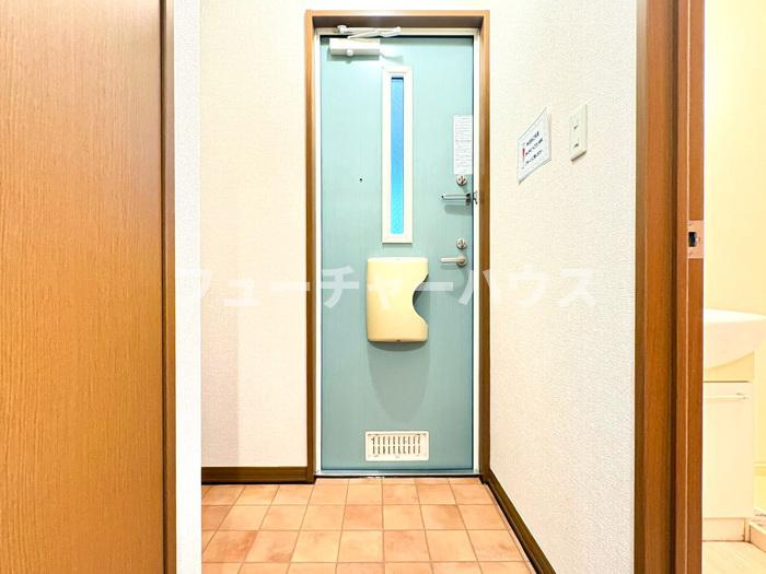 ロイヤルスクエア　Cの玄関