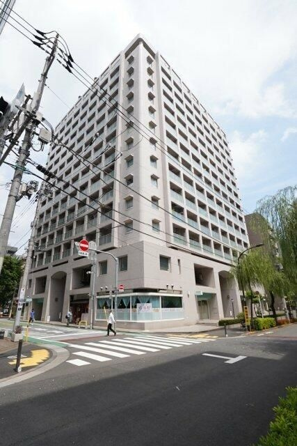 ルネ御苑プラザの外観