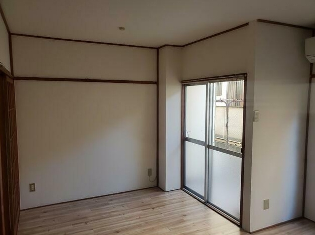 千葉市中央区鶴沢町の賃貸マンションの居間・リビング