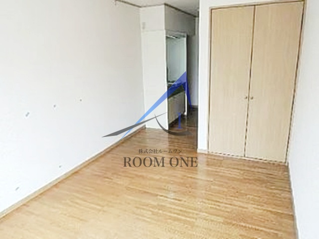 フラットＴの居間・リビング|洋室のお部屋です。