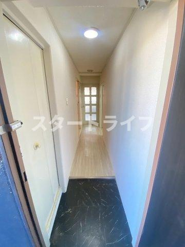 大阪市淀川区十三本町１丁目の賃貸マンションの玄関