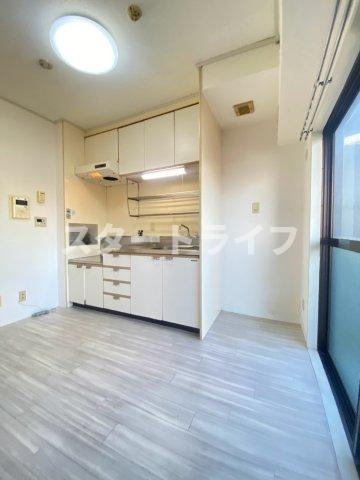 大阪市淀川区十三本町１丁目の賃貸マンションの居間・リビング