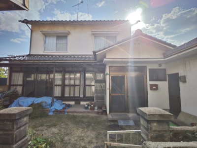 【外観】 | 竹原市本町一丁目　戸建 | 広い庭あり　※各建物間取図無し