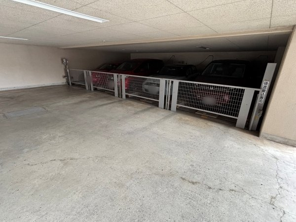 マンション敷地内の駐車場部分