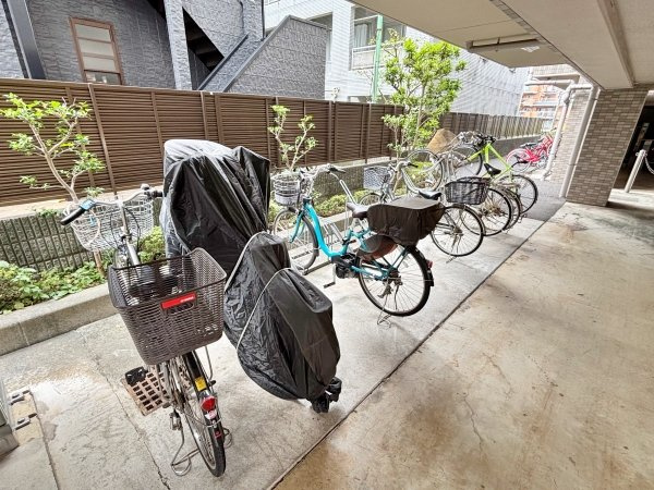 マンション敷地内の自転車置き場