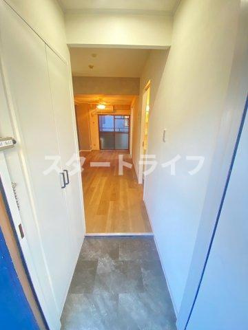 大阪市淀川区十三本町１丁目の賃貸マンションの玄関