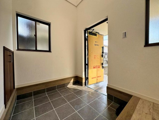 川中本町　一戸建ての玄関