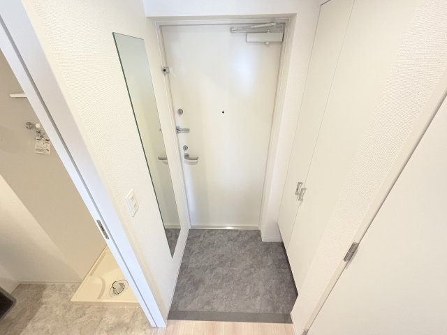 セレニテ新大阪アリエの玄関
