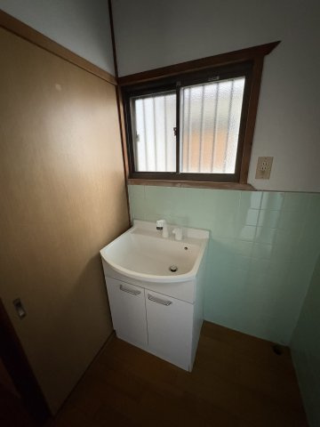 尾上町長田戸建の洗面所