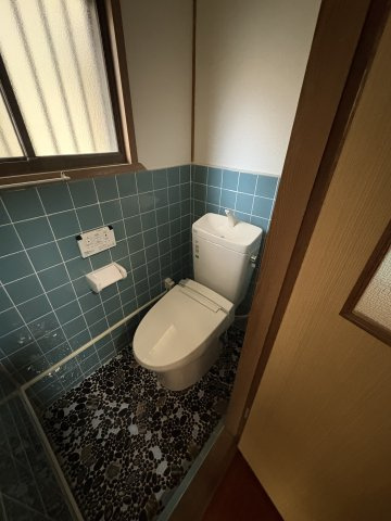 尾上町長田戸建のトイレ