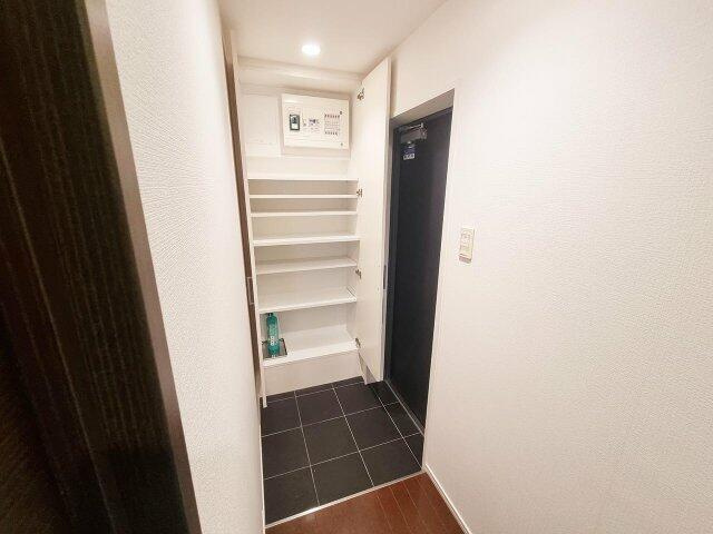 レジディア月島Ⅲの玄関