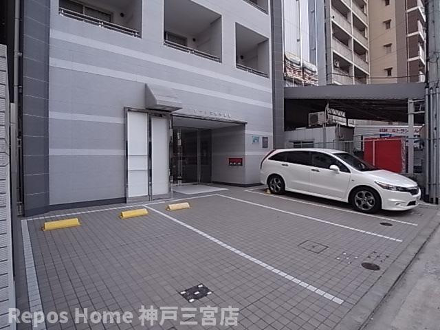 クオーレ三宮弐番館の駐車場