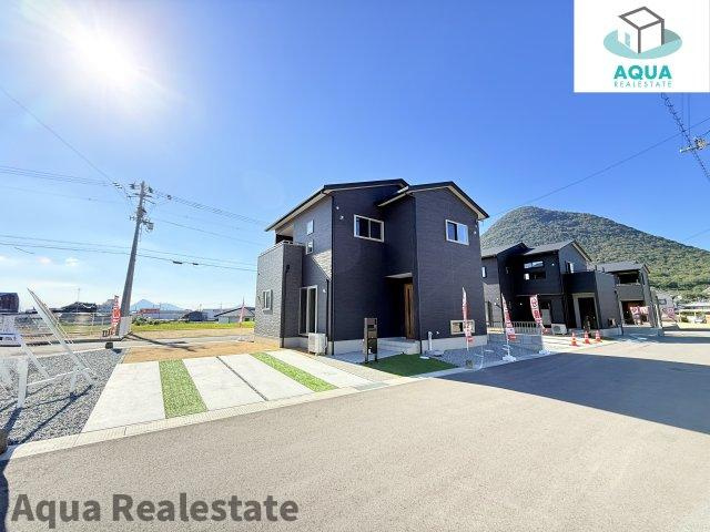 丸亀市飯山町　新築戸建の前面道路含む現地写真|前面道路含む現地写真です