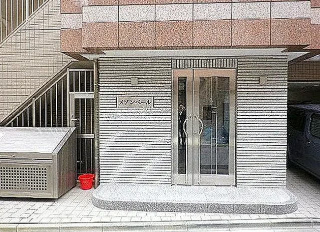 メゾンベールのエントランス|落ち着いたエントランスです