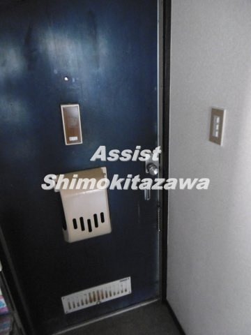 西太子堂パールハイツの玄関