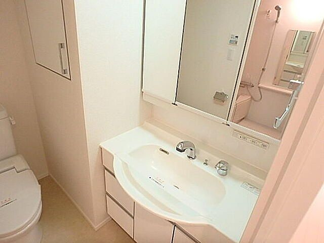 パークアクシス板橋本町の独立洗面台