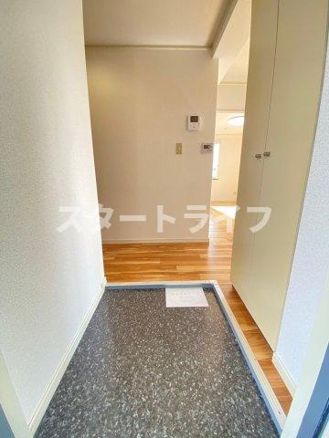 大阪市東淀川区下新庄２丁目の賃貸マンションの玄関