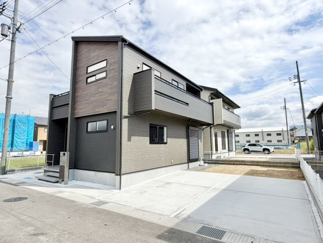 泉佐野市日根野　新築一戸建ての外観