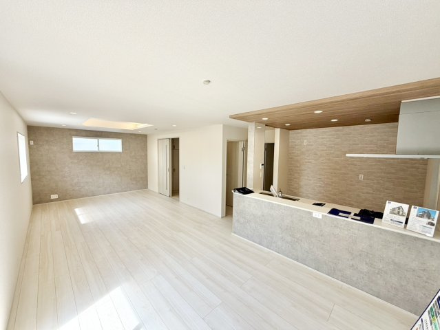 泉佐野市日根野　新築一戸建ての居間・リビング