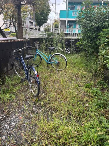 駐輪場です。バイクはご相談下さい♪