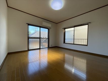 メゾン池上Ⅰの居間・リビング|こちらのリビングで趣味の時間をお楽しみください