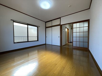メゾン池上Ⅰの居間・リビング|こちらのリビングで趣味の時間をお楽しみください