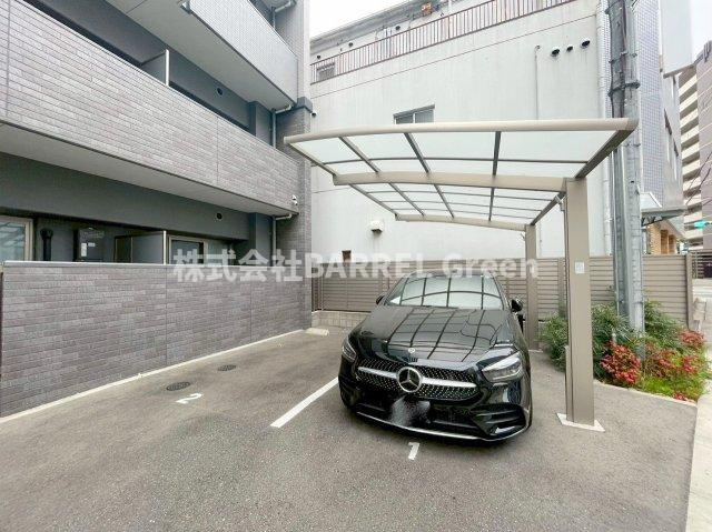 ストームの駐車場