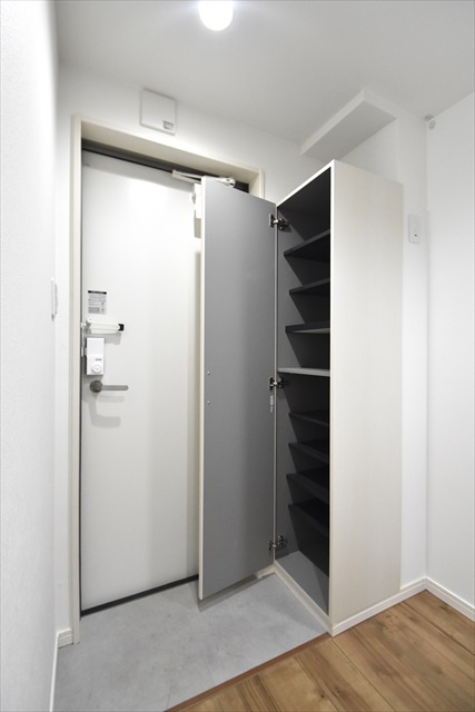 ３Ｆ　ＨＡＵＳの玄関|明るい玄関です