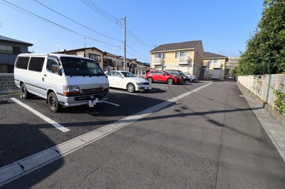 【駐車場】 | ルミエール B棟 | 駐車場