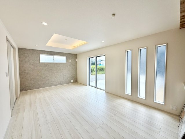 泉佐野市日根野　新築一戸建ての居間・リビング
