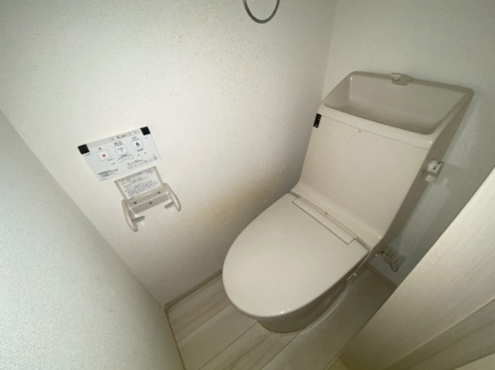 2525コーポラス西日暮里のトイレ