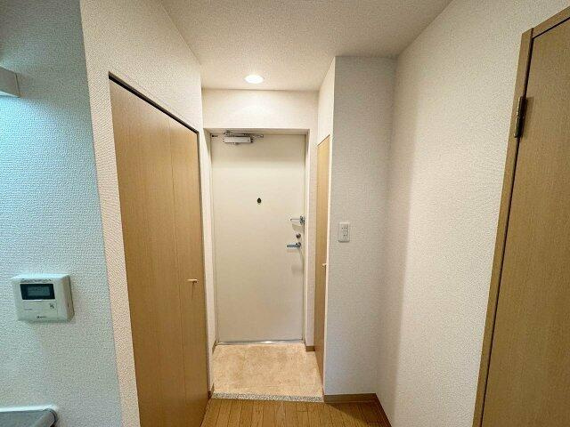スカイコート三越前壱番館の玄関