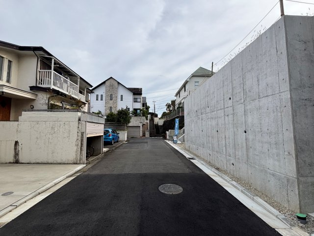 青葉区あざみ野1丁目の前面道路含む現地写真