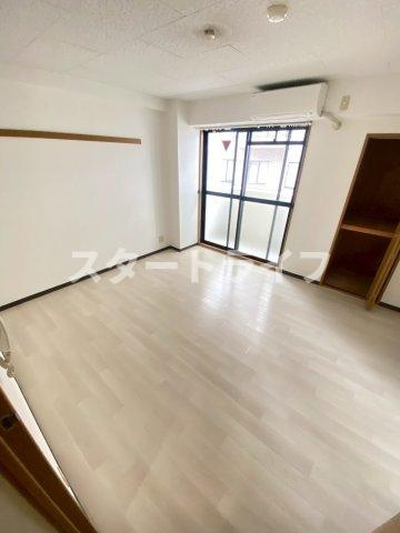 大阪市東淀川区淡路３丁目の賃貸マンションの居間・リビング