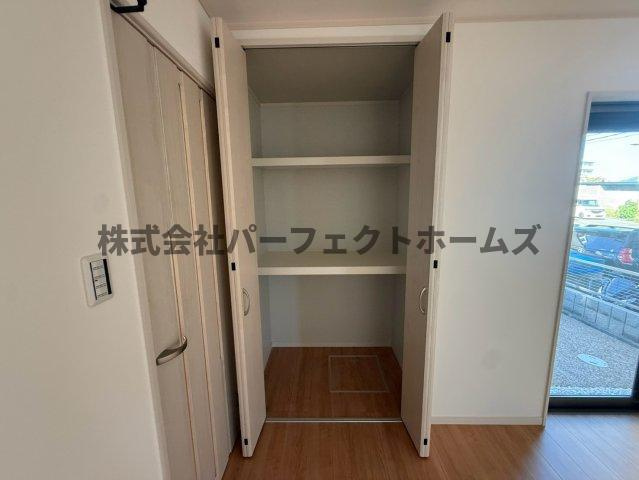 太秦緑ヶ丘戸建　賃貸の収納|こまごまとしたものを収納できそうですね