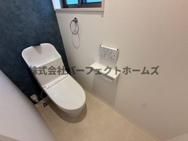 太秦緑ヶ丘戸建　賃貸のトイレ|落ち着いたトイレです